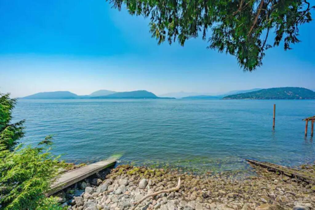 Waterfront Cottage With Superb Coastline Views West Vancouver Exteriör bild