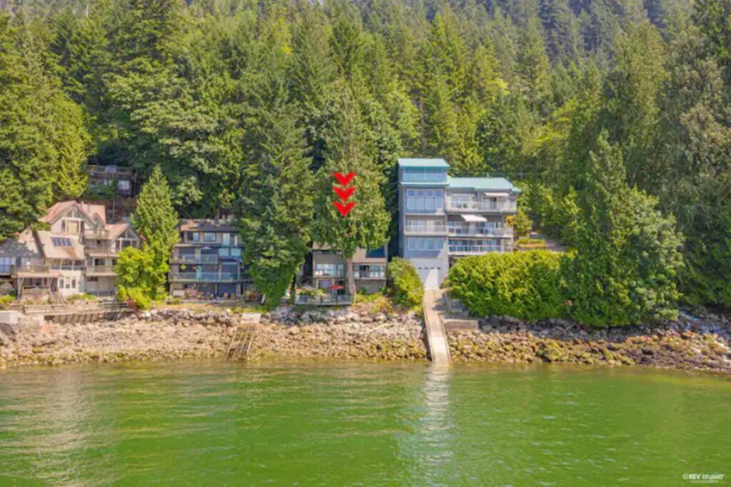 Waterfront Cottage With Superb Coastline Views West Vancouver Exteriör bild