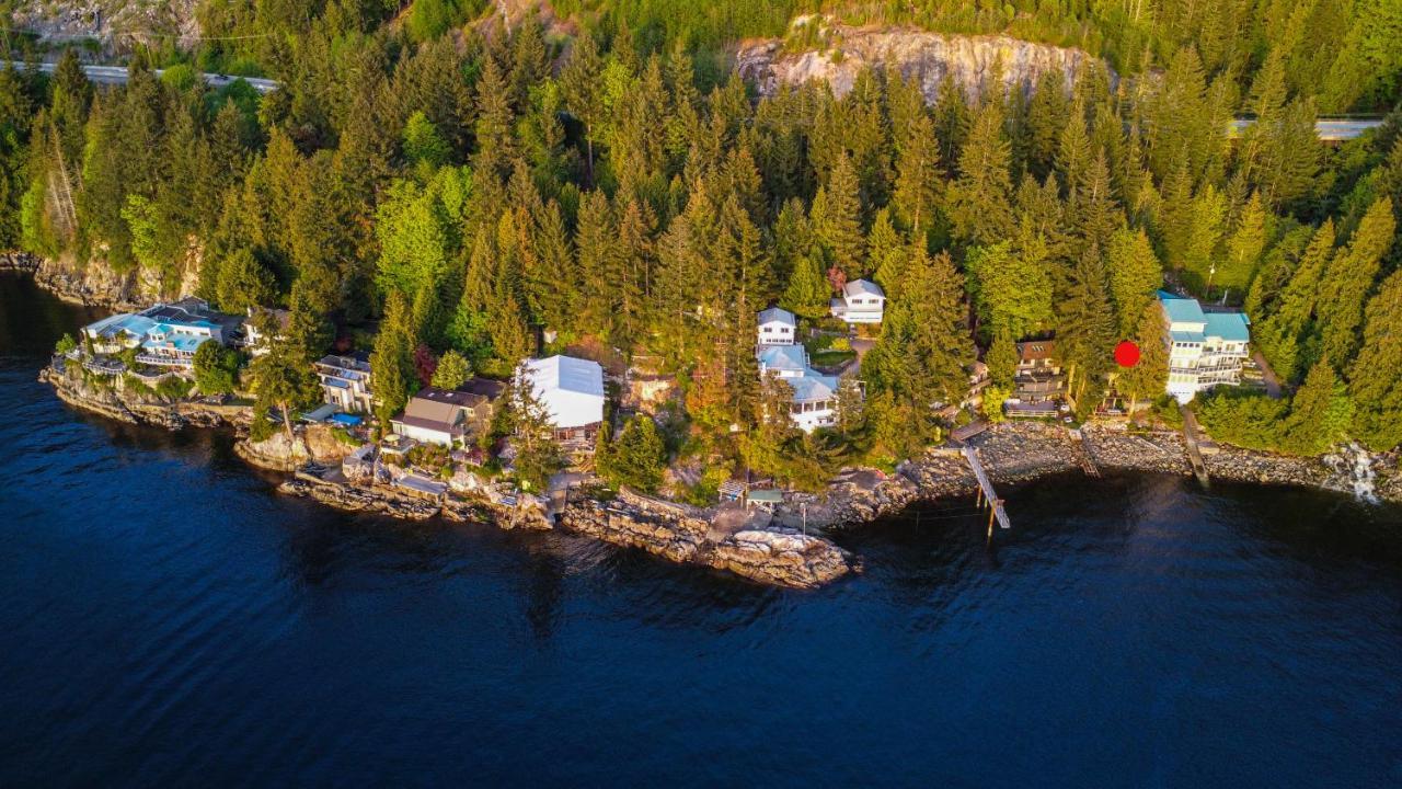 Waterfront Cottage With Superb Coastline Views West Vancouver Exteriör bild