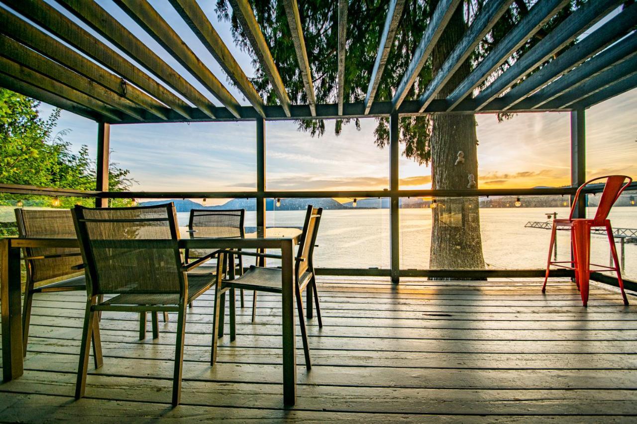 Waterfront Cottage With Superb Coastline Views West Vancouver Exteriör bild
