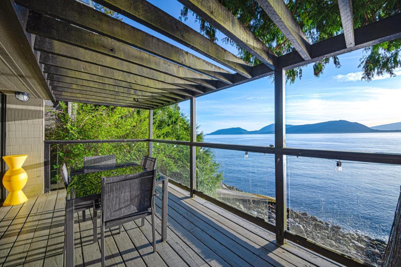 Waterfront Cottage With Superb Coastline Views West Vancouver Exteriör bild