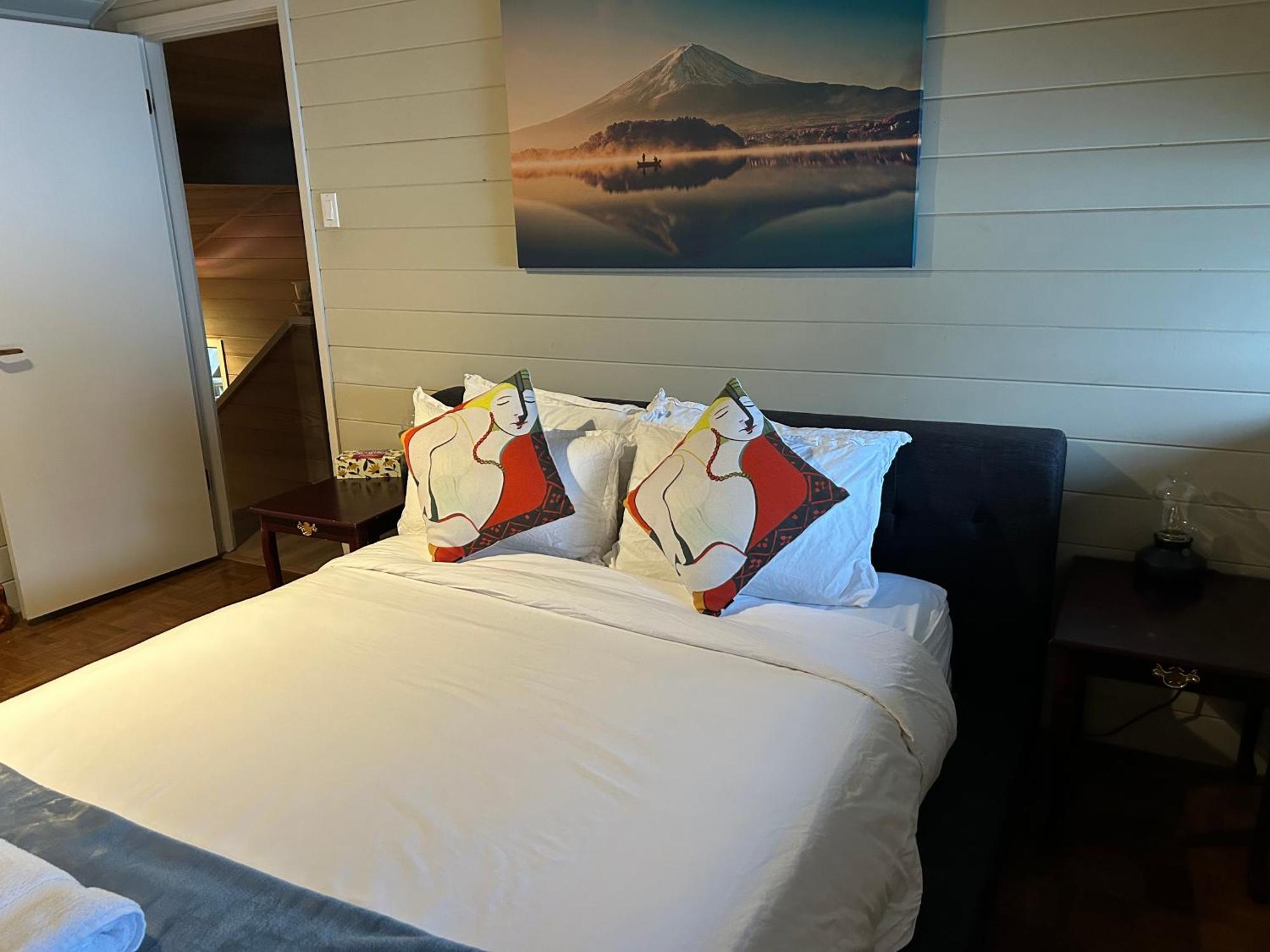 Waterfront Cottage With Superb Coastline Views West Vancouver Exteriör bild